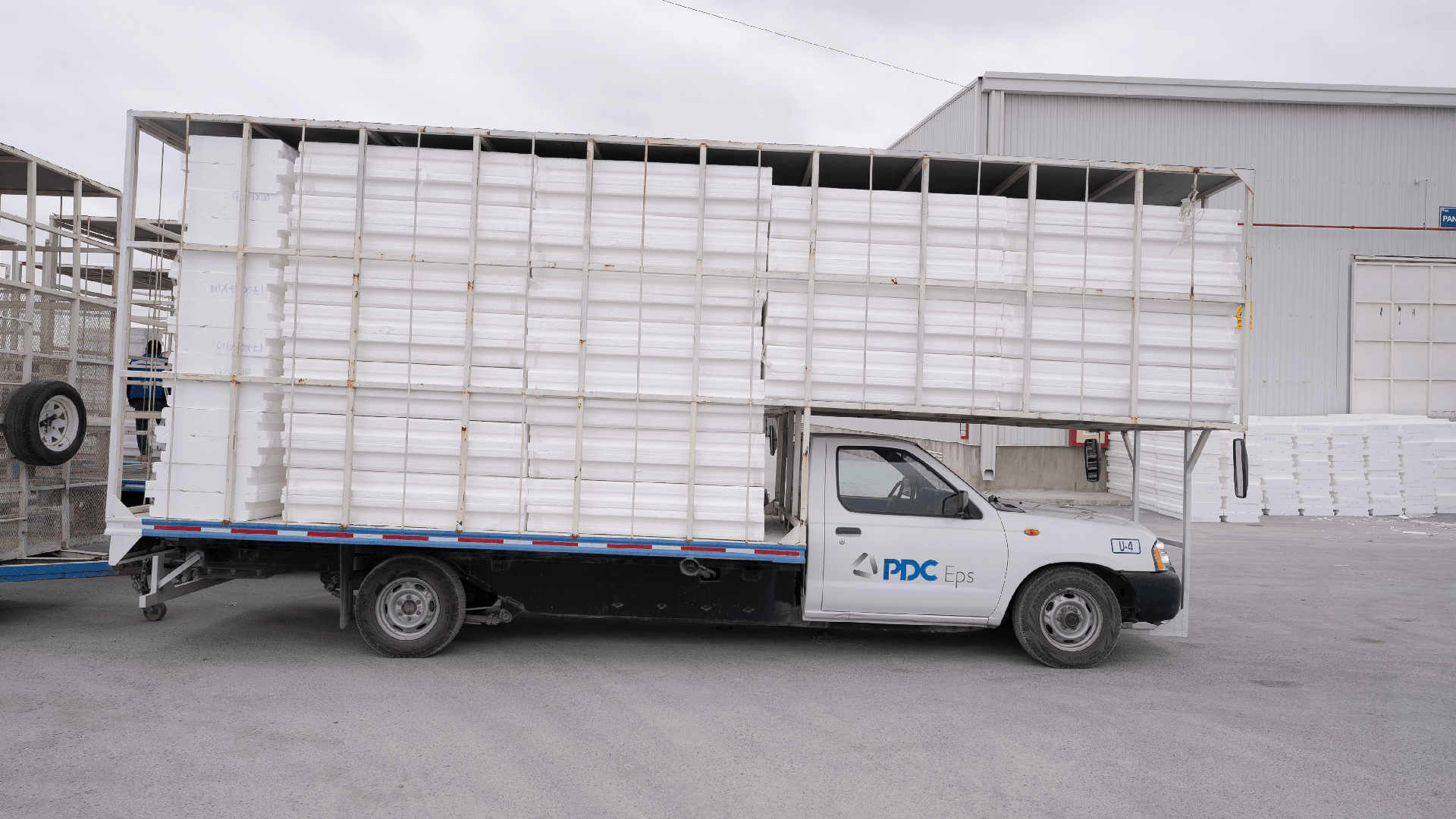 Unidad de reparto cargada con bovedilla